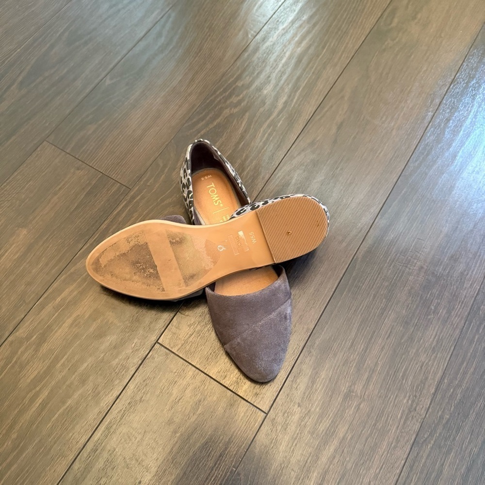 Toms Jutti D’Orsay Grey Leopard Animal Print Suede Flats - Picture 5 of 5